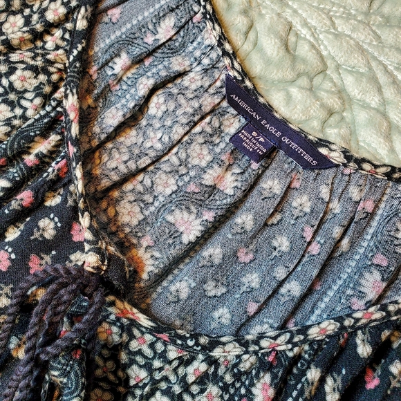 AE top size small flowy and flattering - Picture 5 of 6